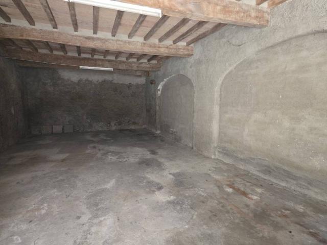 Locale Commerciale in affitto a Cavazzoli, Re