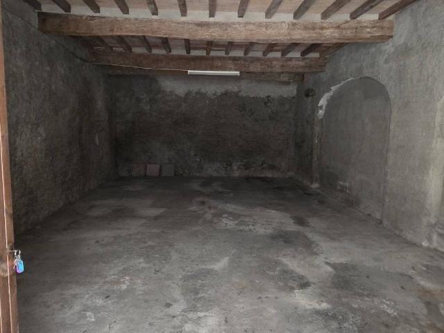 Locale Commerciale in affitto a Cavazzoli, Re