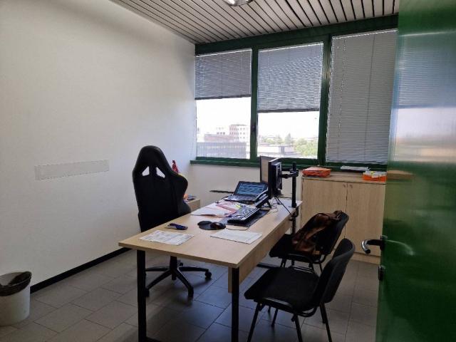 Locale Commerciale in affitto a San Paolo Tribunale, Re