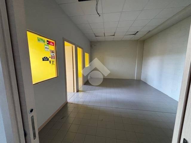 Locale Commerciale in affitto a Re, Reggio Emilia