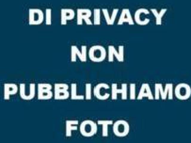 Locale Commerciale in affitto a Cavazzoli, Re