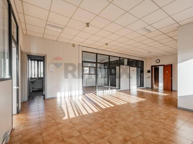Locale Commerciale in affitto a Buco del Signore, Re