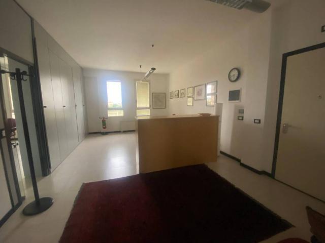 Locale Commerciale in affitto a Mancasale, Re
