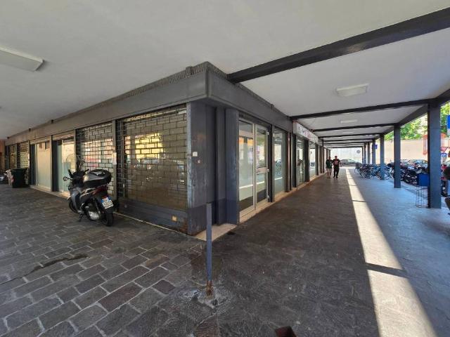 Locale Commerciale in affitto a San Pietro città, Re