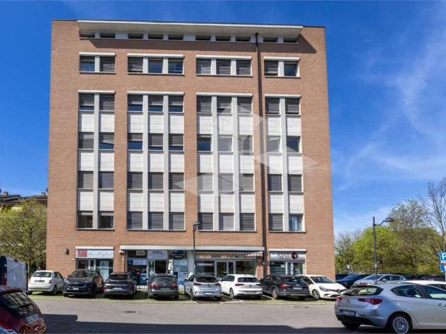 Locale Commerciale in affitto a Cavazzoli, Re