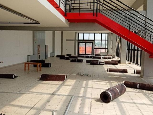 Locale Commerciale in affitto a Pratofontana, Re