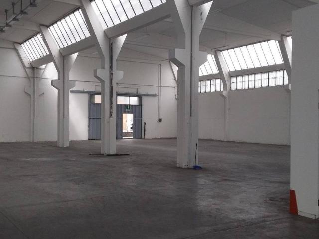 Locale Commerciale in affitto a Cavazzoli, Re