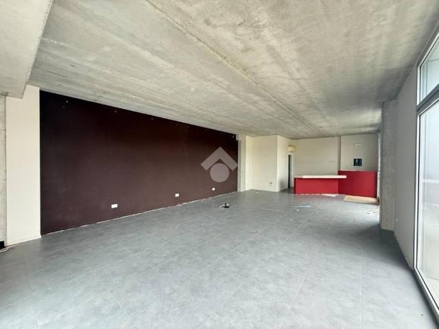 Locale Commerciale in affitto a Baragalla, Re