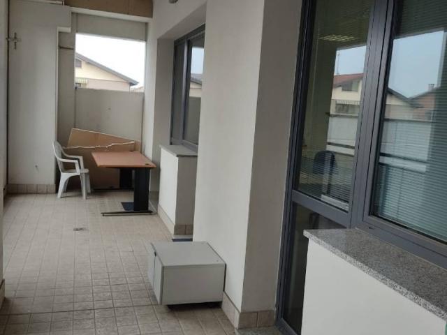 Locale Commerciale in affitto a Cavazzoli, Re