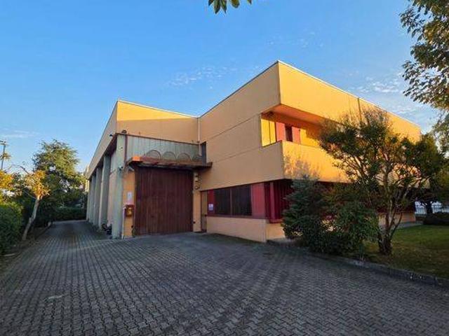 Locale Commerciale in affitto a Buco del Signore, Re