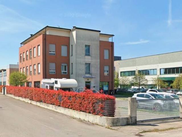 Locale Commerciale in affitto a Pratofontana, Re