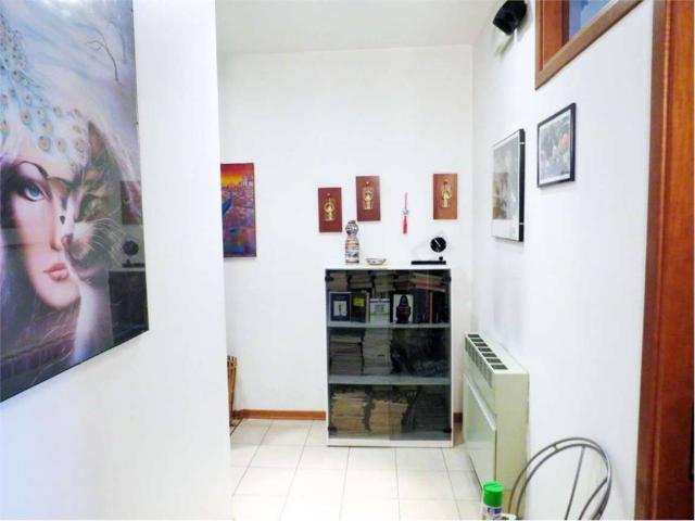 Locale Commerciale in affitto a Buco del Signore, Re