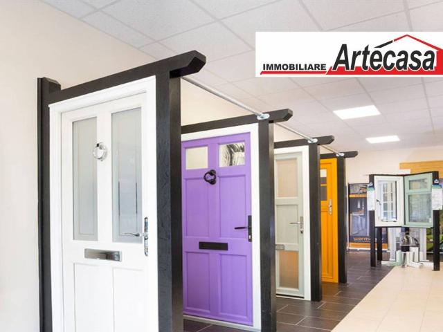 Locale Commerciale in affitto a Re, Reggio Emilia
