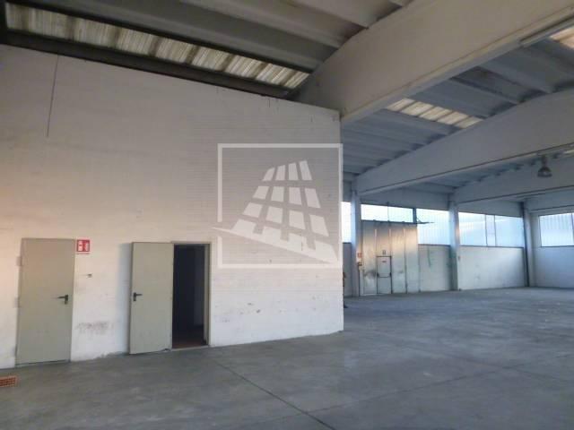 Locale Commerciale in affitto a Mancasale, Re