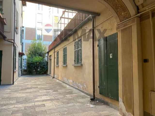 Locale Commerciale in affitto a San Giacomo città, Re