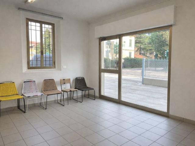 Locale Commerciale in affitto a Re, Reggio Emilia