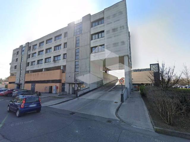 Locale Commerciale in affitto a Bell'Albero-Premuda, Re