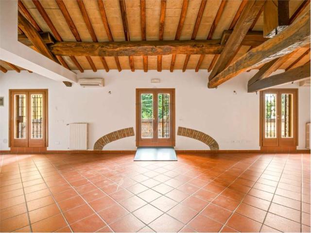 Locale Commerciale in affitto a Buon Pastore, Re