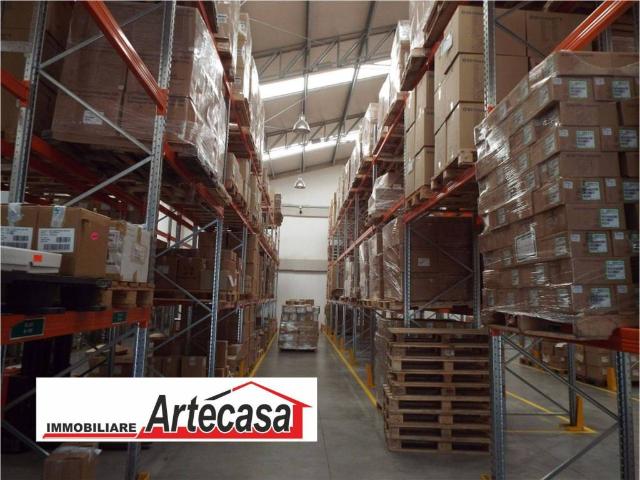 Locale Commerciale in affitto a Cavazzoli, Re