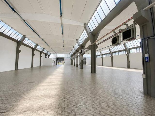 Locale Commerciale in affitto a Mancasale, Re