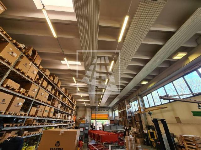 Locale Commerciale in affitto a Cavazzoli, Re