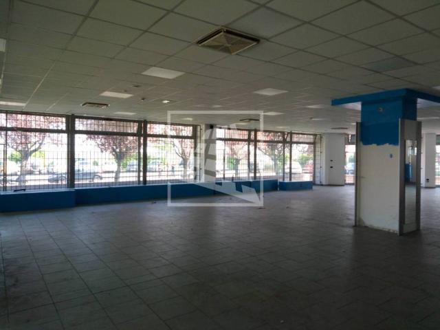 Locale Commerciale in affitto a Santa Croce, Re