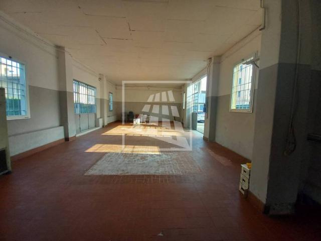 Locale Commerciale in affitto a Santo Stefano esterna, Re