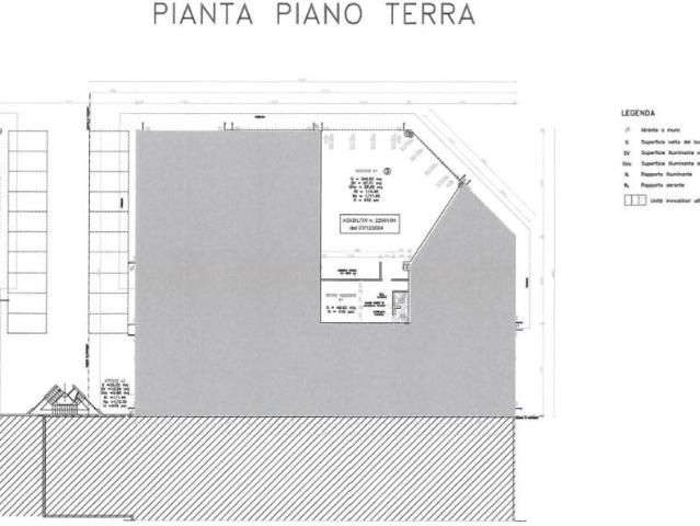 Locale Commerciale in affitto a Cavazzoli, Re