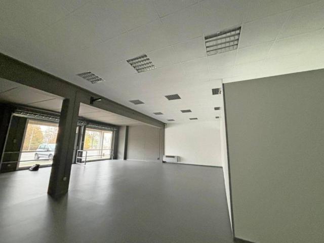 Locale Commerciale in affitto a Re, Reggio Emilia