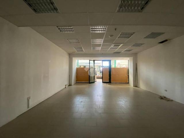 Locale Commerciale in affitto a Pappagnocca, Re