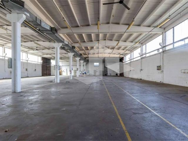 Locale Commerciale in affitto a San Prospero Strinati, Re