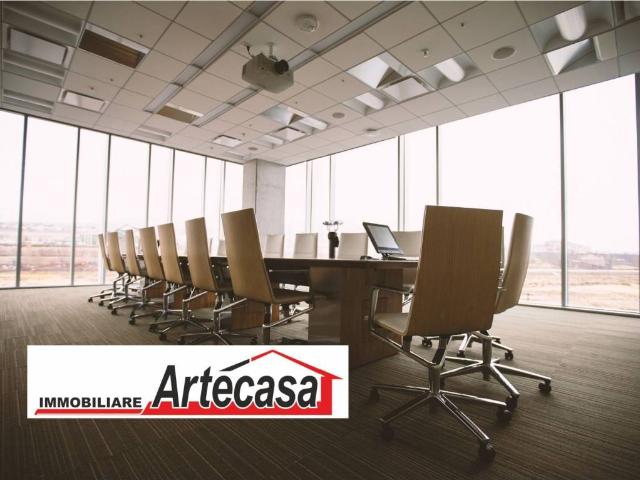 Locale Commerciale in affitto a Reggio Emilia, Gattaglio