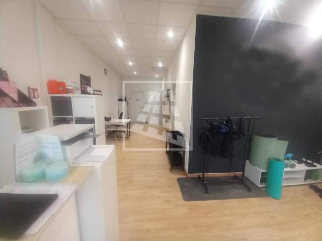Locale Commerciale in affitto a Canali, Re