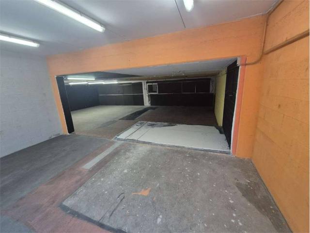 Locale Commerciale in affitto a Mancasale, Re