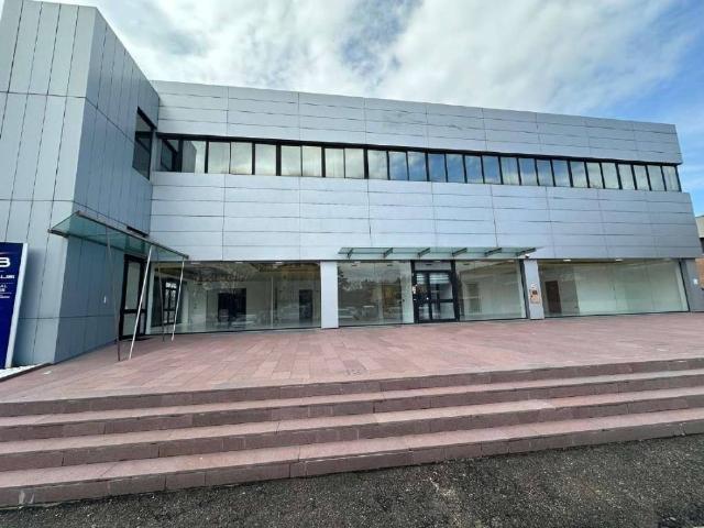 Locale Commerciale in affitto a Cavazzoli, Re