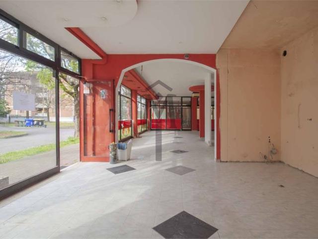 Locale Commerciale in affitto a Rivalta, Re