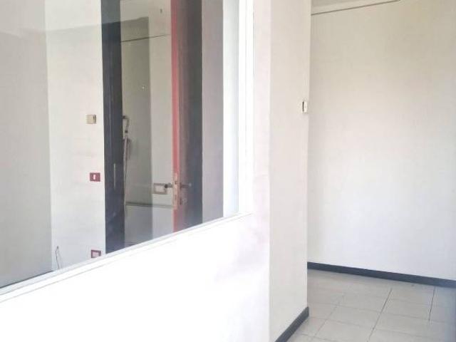 Locale Commerciale in affitto a Re, Reggio Emilia