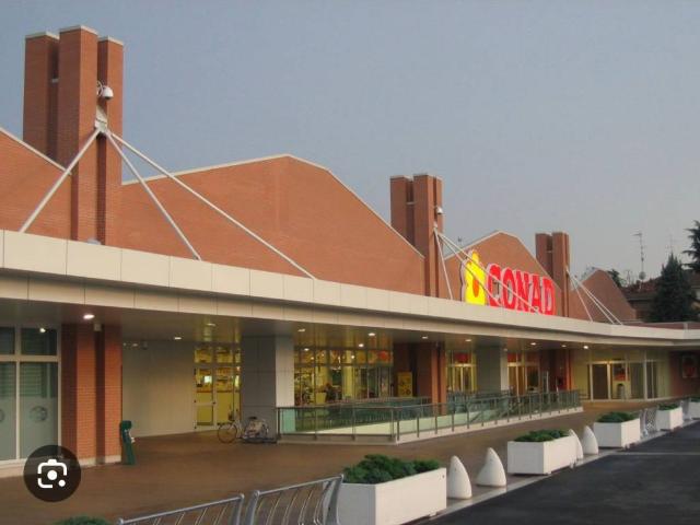 Locale Commerciale in affitto a San Paolo Tribunale, Re
