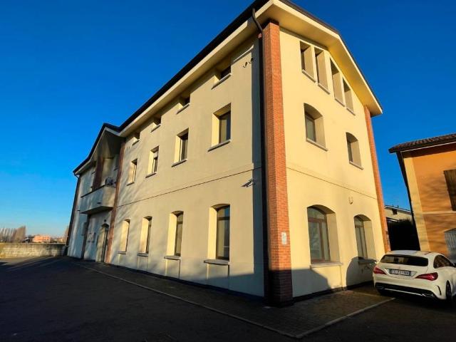 Locale Commerciale in affitto a San Prospero Strinati, Re