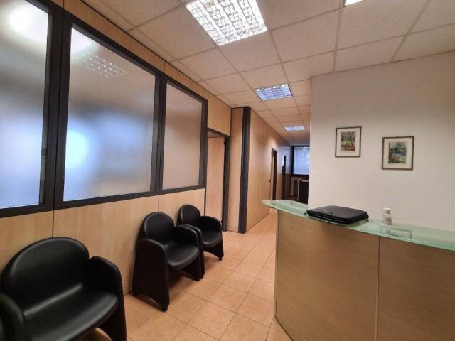 Locale Commerciale in affitto a San Paolo Tribunale, Re