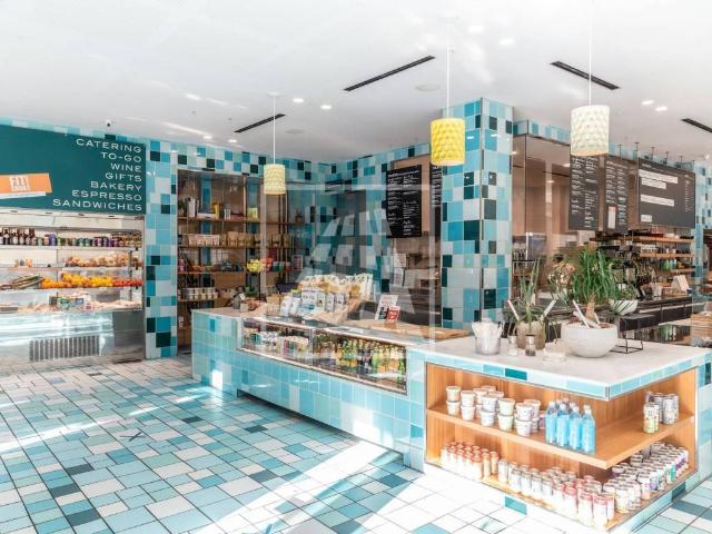 Locale Commerciale in affitto a Re, Reggio Emilia