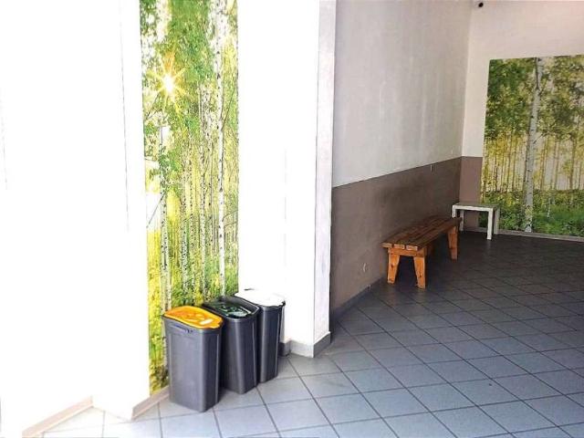 Locale Commerciale in affitto a Re, Reggio Emilia