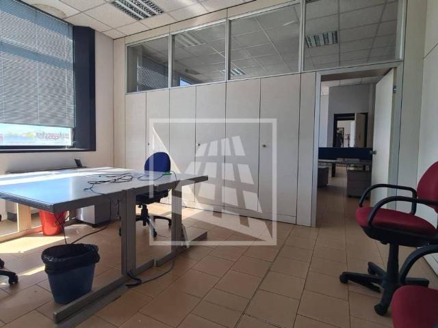 Locale Commerciale in affitto a Cavazzoli, Re