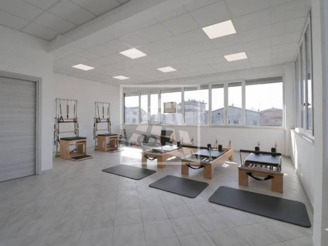 Locale Commerciale in affitto a Cella, Re