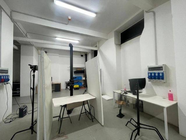 Locale Commerciale in affitto a Re, Reggio Emilia