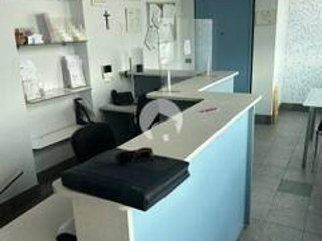 Locale Commerciale in affitto a Pieve Modolena, Re