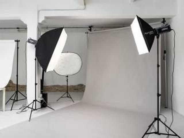 Locale Commerciale in affitto a Re, Reggio Emilia