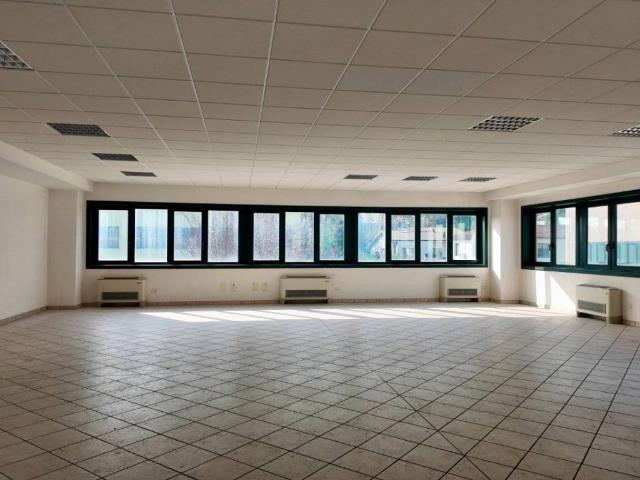 Locale Commerciale in vendita a Santa Croce, Re