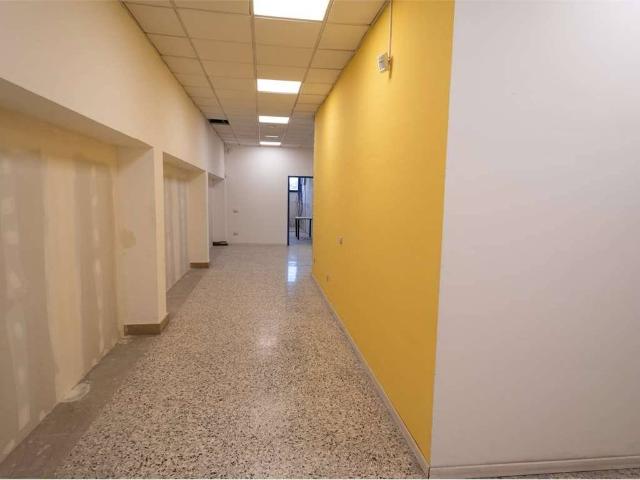 Locale Commerciale in affitto a Buco del Signore, Re