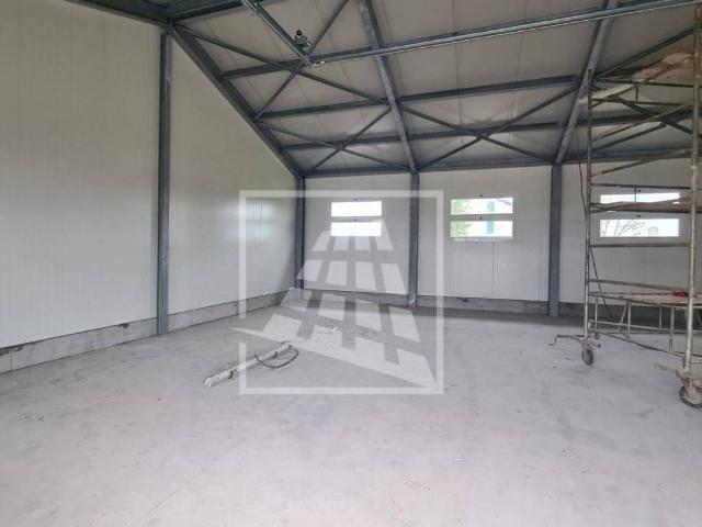 Locale Commerciale in affitto a Re, Reggio Emilia